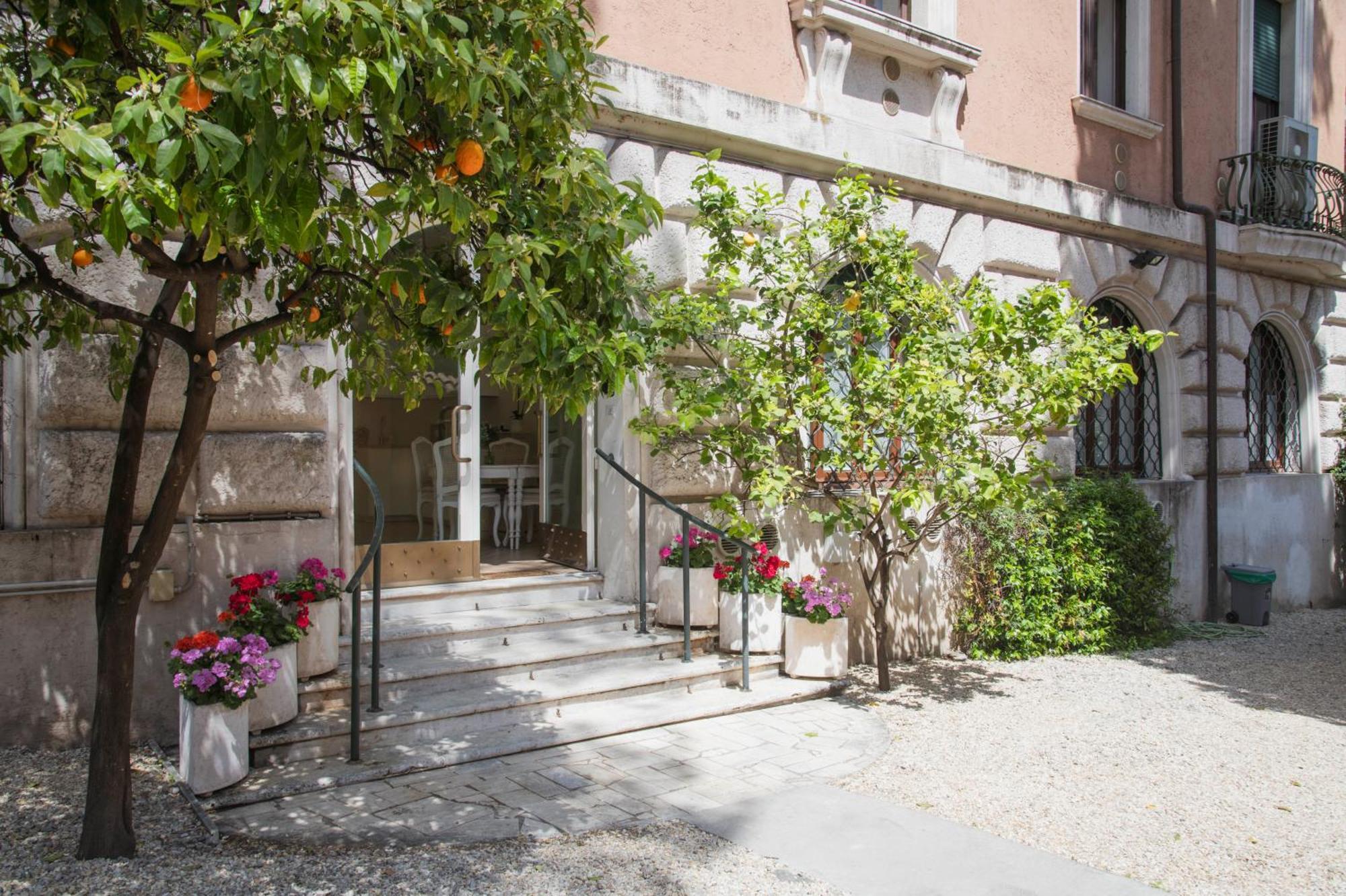 Domus Giulio *